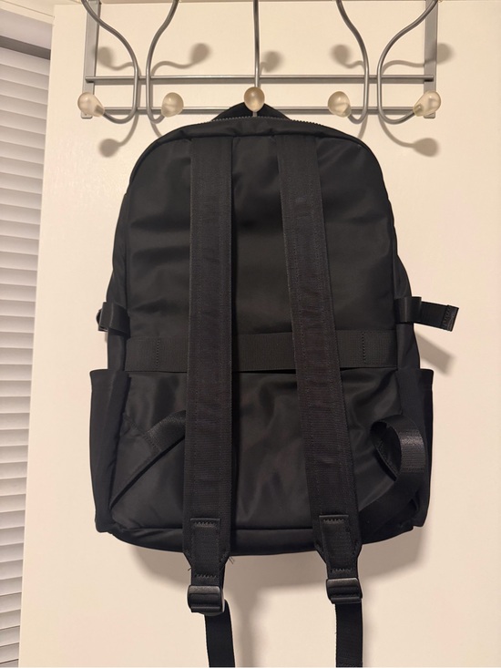 lululemon everyday backpack 1.0 Every day 2.0 23L (001) And Chargers Organized Lululemon Everyday Backpack